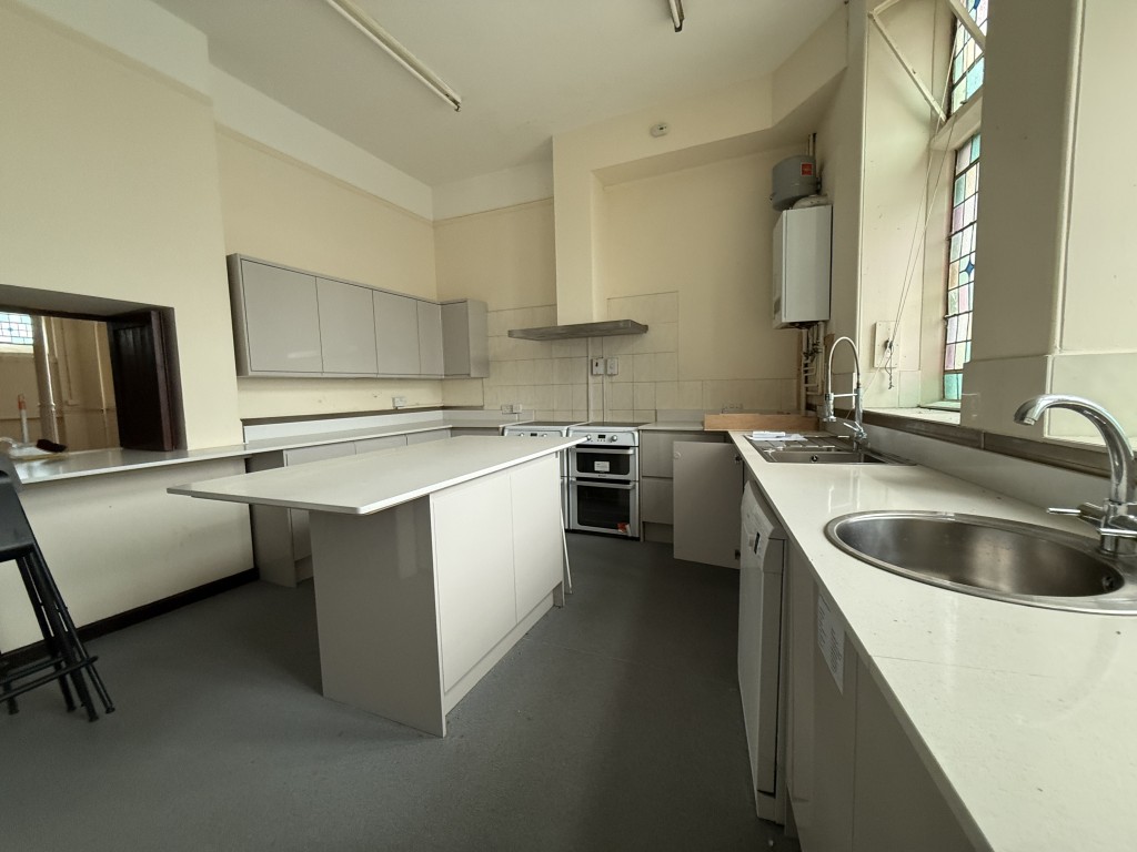 Lot: 14 - FORMER CHURCH - Kitchen area